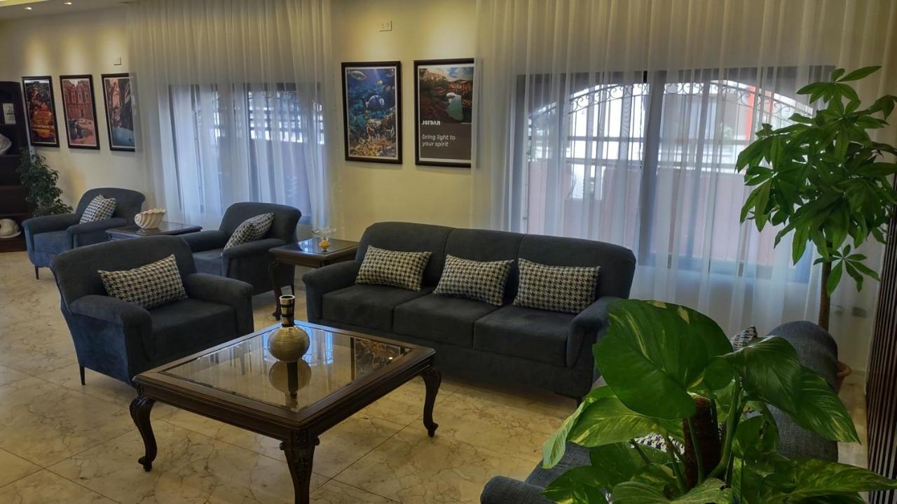 מאדאבה Black Iris Hotel מראה חיצוני תמונה