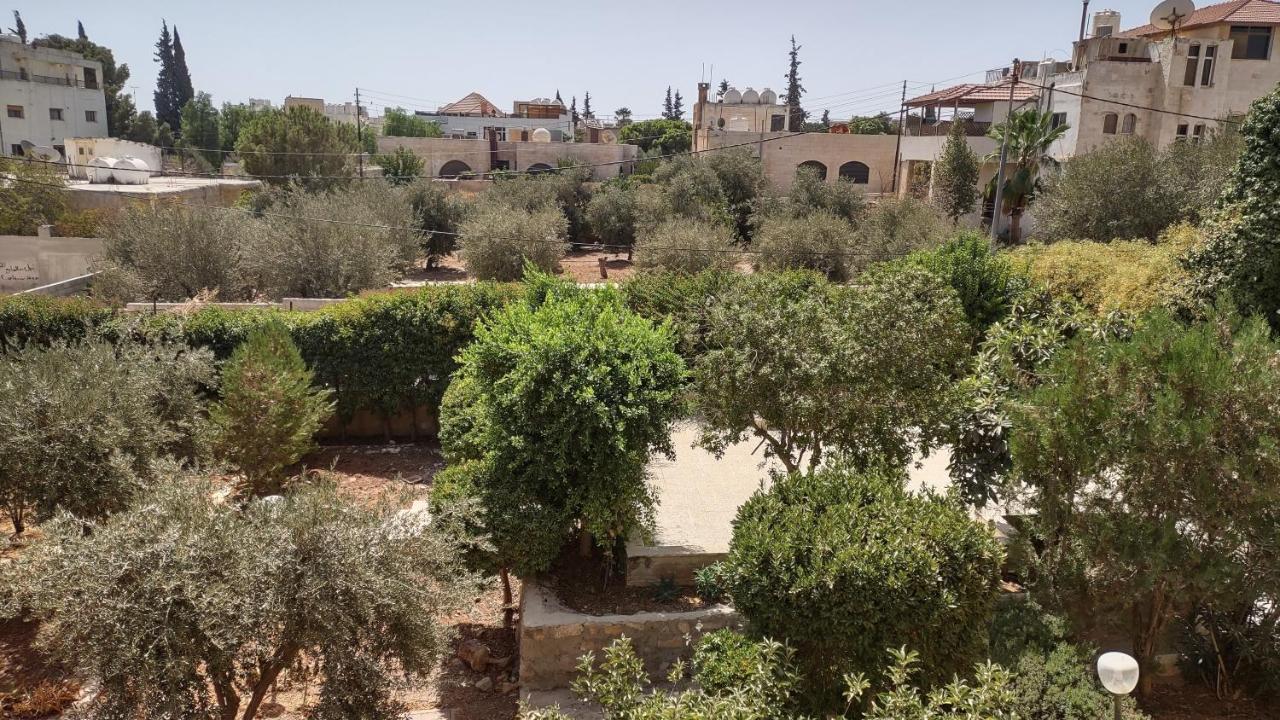 מאדאבה Black Iris Hotel מראה חיצוני תמונה