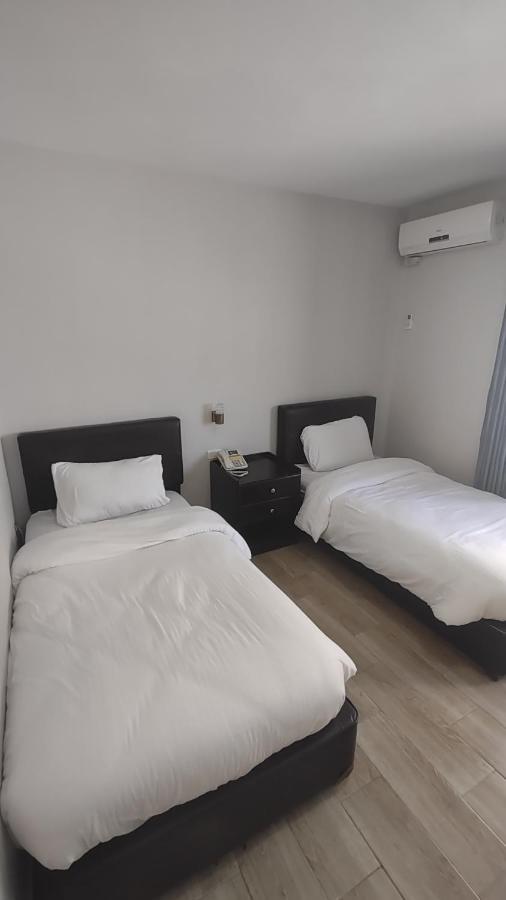 מאדאבה Black Iris Hotel מראה חיצוני תמונה