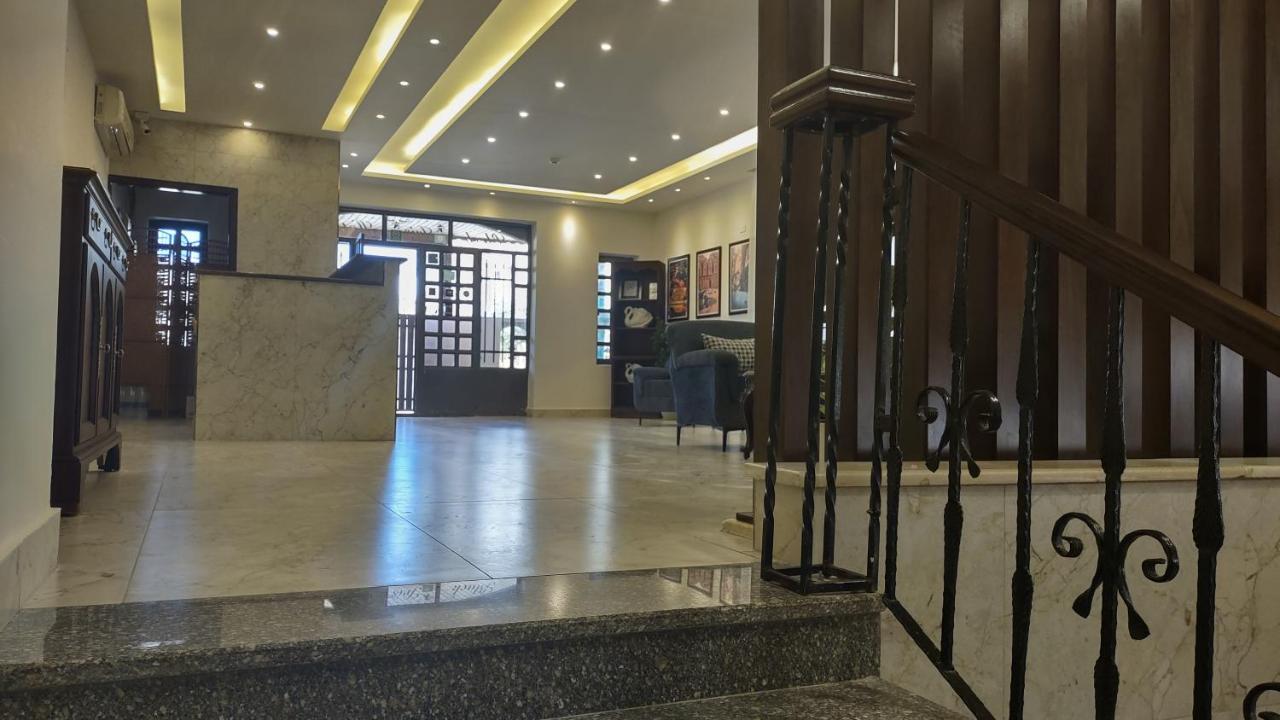 מאדאבה Black Iris Hotel מראה חיצוני תמונה