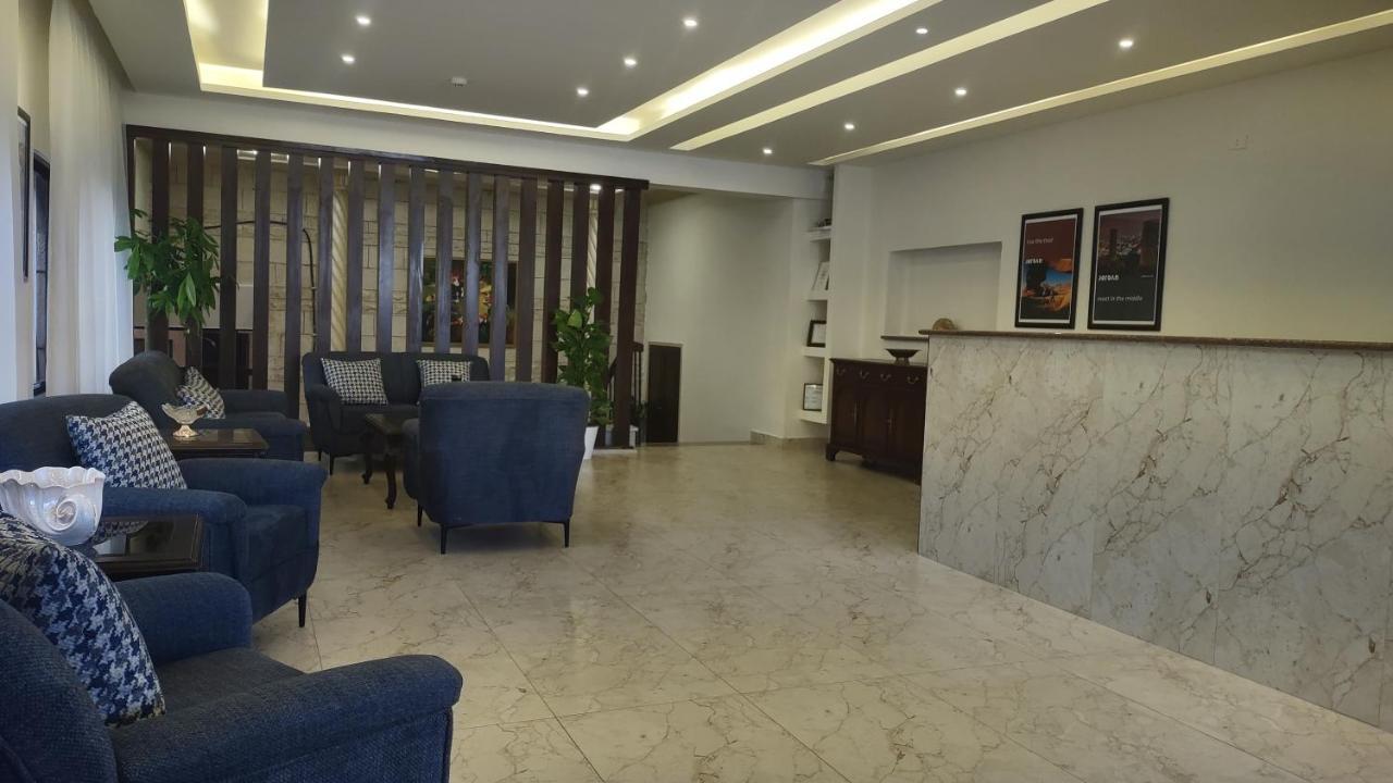 מאדאבה Black Iris Hotel מראה חיצוני תמונה