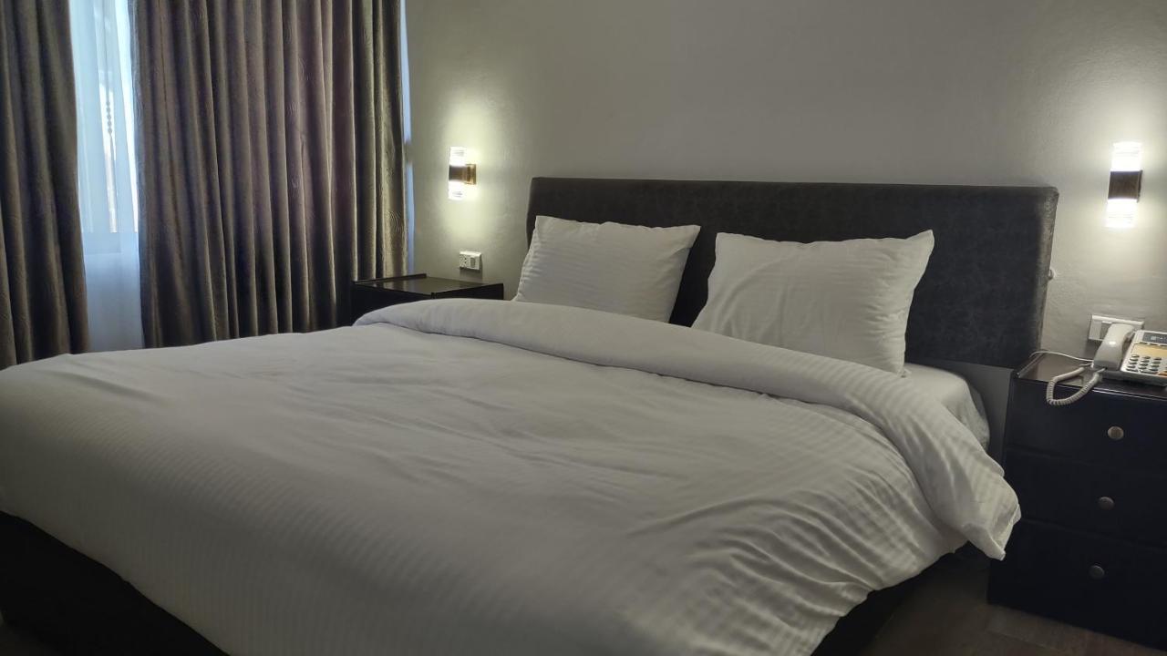 מאדאבה Black Iris Hotel מראה חיצוני תמונה