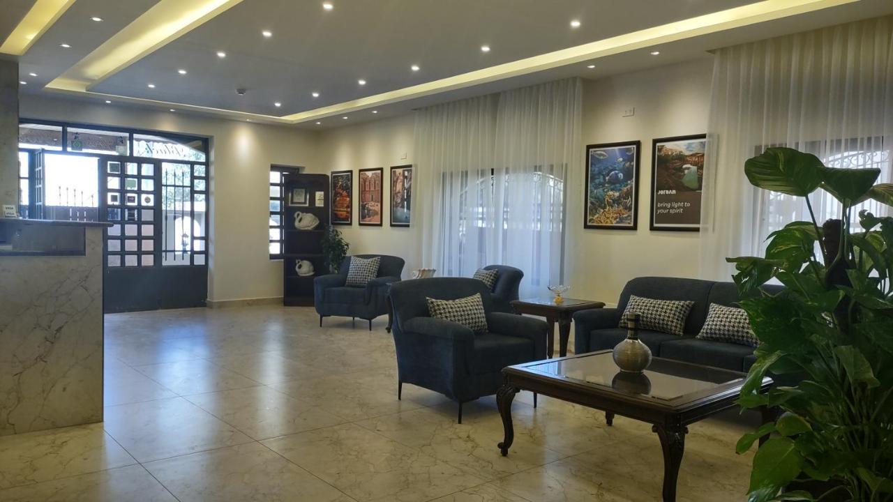 מאדאבה Black Iris Hotel מראה חיצוני תמונה