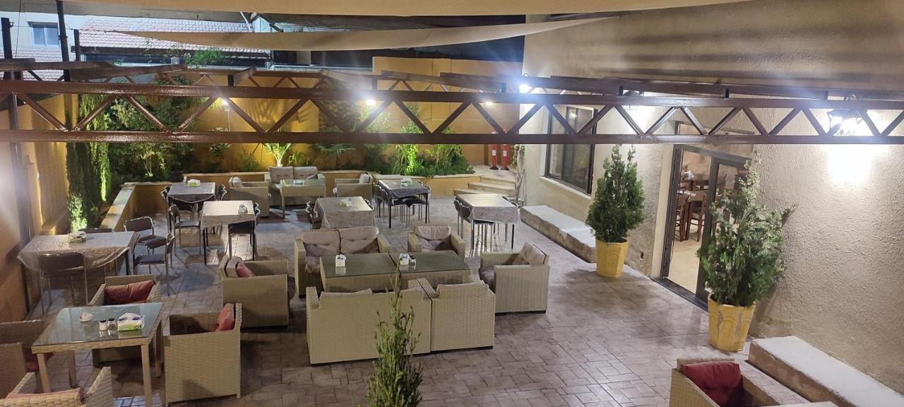 מאדאבה Black Iris Hotel מראה חיצוני תמונה