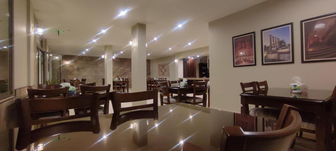 מאדאבה Black Iris Hotel מראה חיצוני תמונה