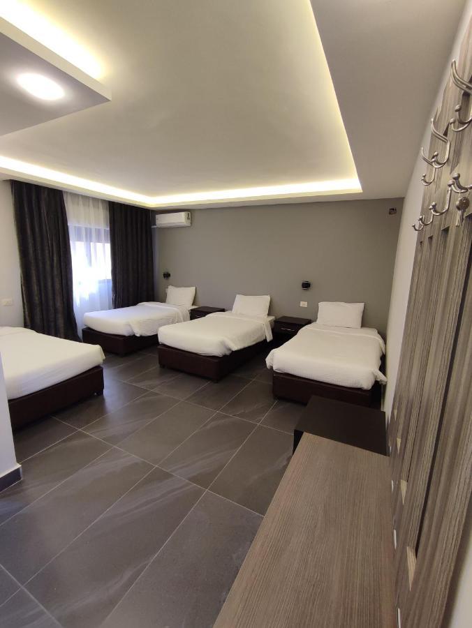 מאדאבה Black Iris Hotel מראה חיצוני תמונה