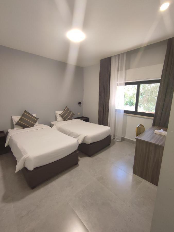 מאדאבה Black Iris Hotel מראה חיצוני תמונה