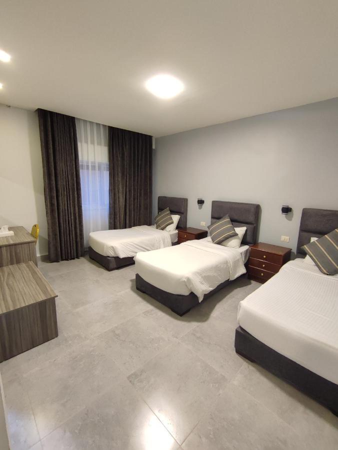 מאדאבה Black Iris Hotel מראה חיצוני תמונה
